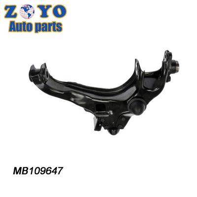 N° OE MB633264 MB633265 Bois en caoutchouc naturel pour le bras de commande inférieur Mitsubishi L200