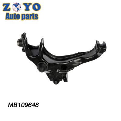 N° OE MB633264 MB633265 Bois en caoutchouc naturel pour le bras de commande inférieur Mitsubishi L200